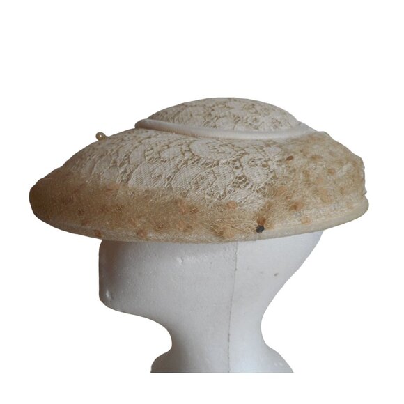 Vintage 1950s Mushroom Cream lace hat with tan lace accent - Estate Find - Picture 2 of 8
